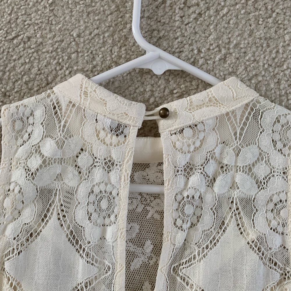 Like-new, off white, sleeveless, lace dress - Picture 5 of 5